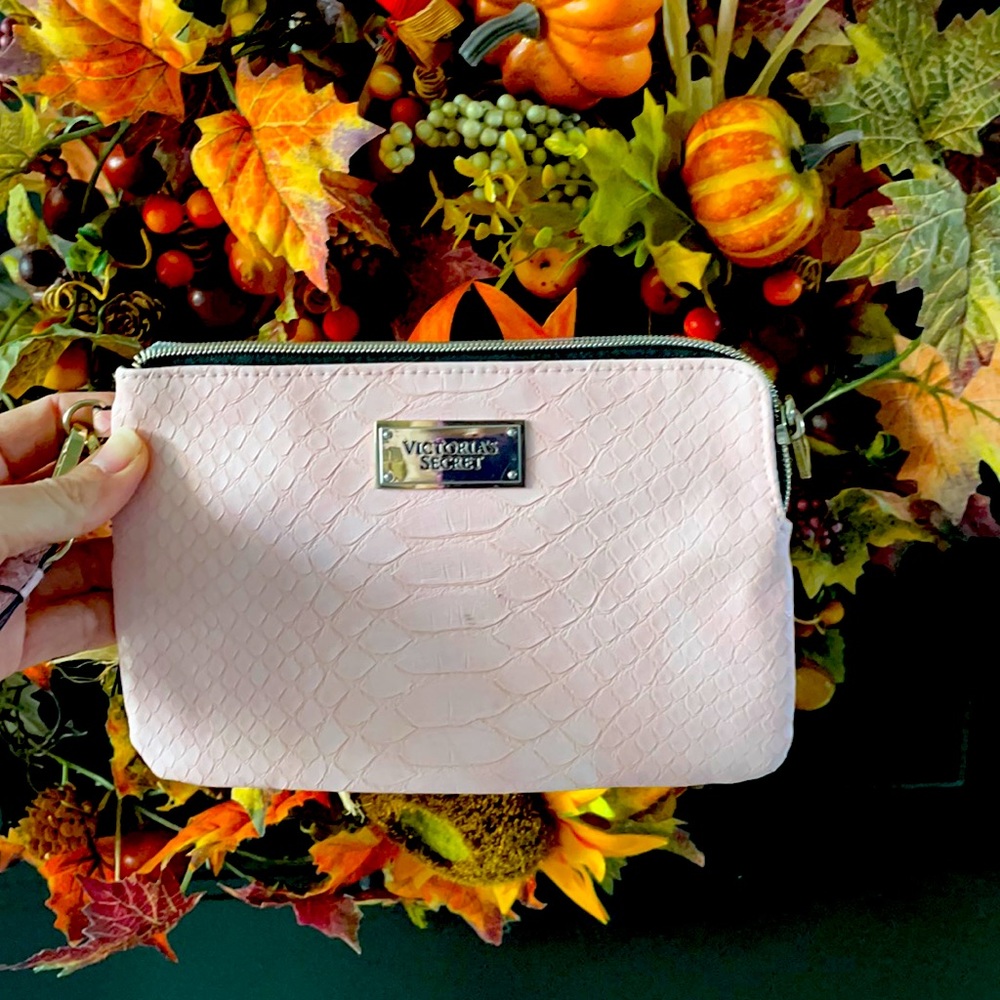 Victoria’s Secret. Wristlet. Wallet.